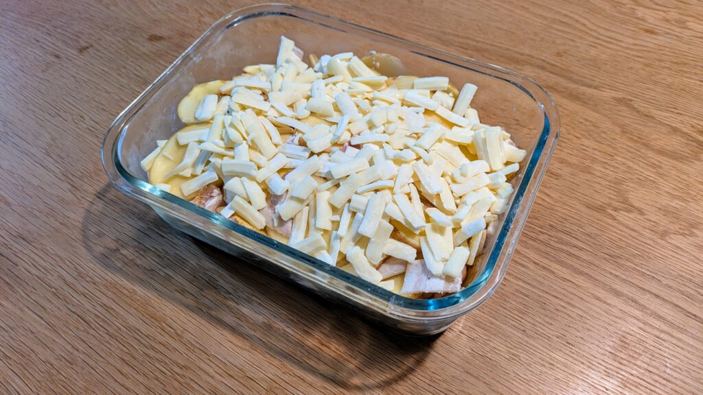チーズをかける
